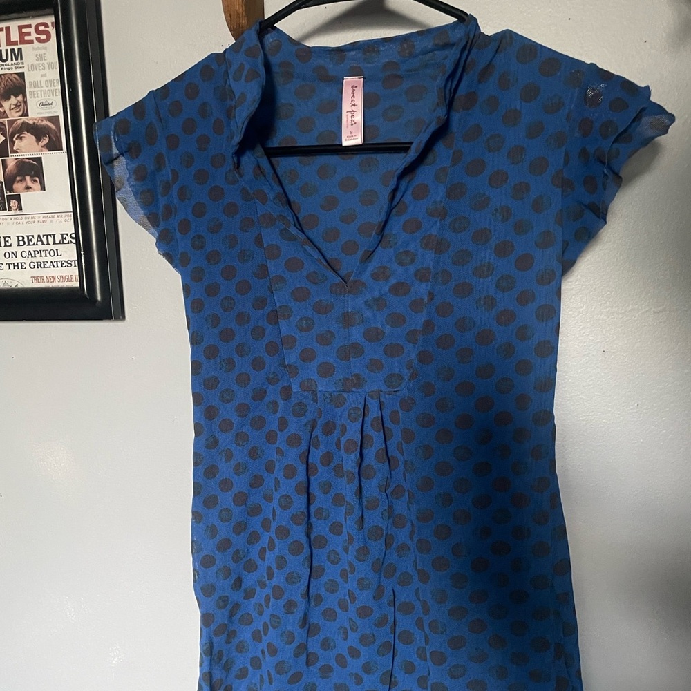 Black and blue polka dot top